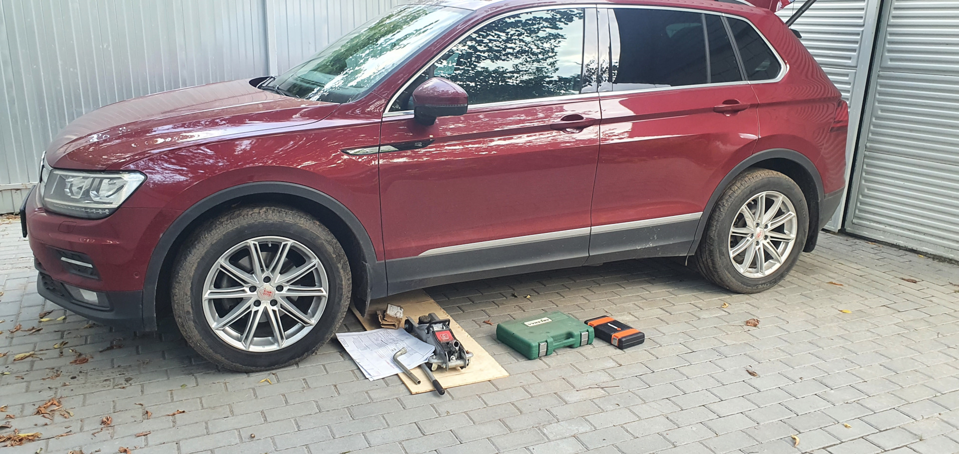 По тормозам! Замена колодок на Тигуан. — Volkswagen Tiguan (2G), 1,4 л ...