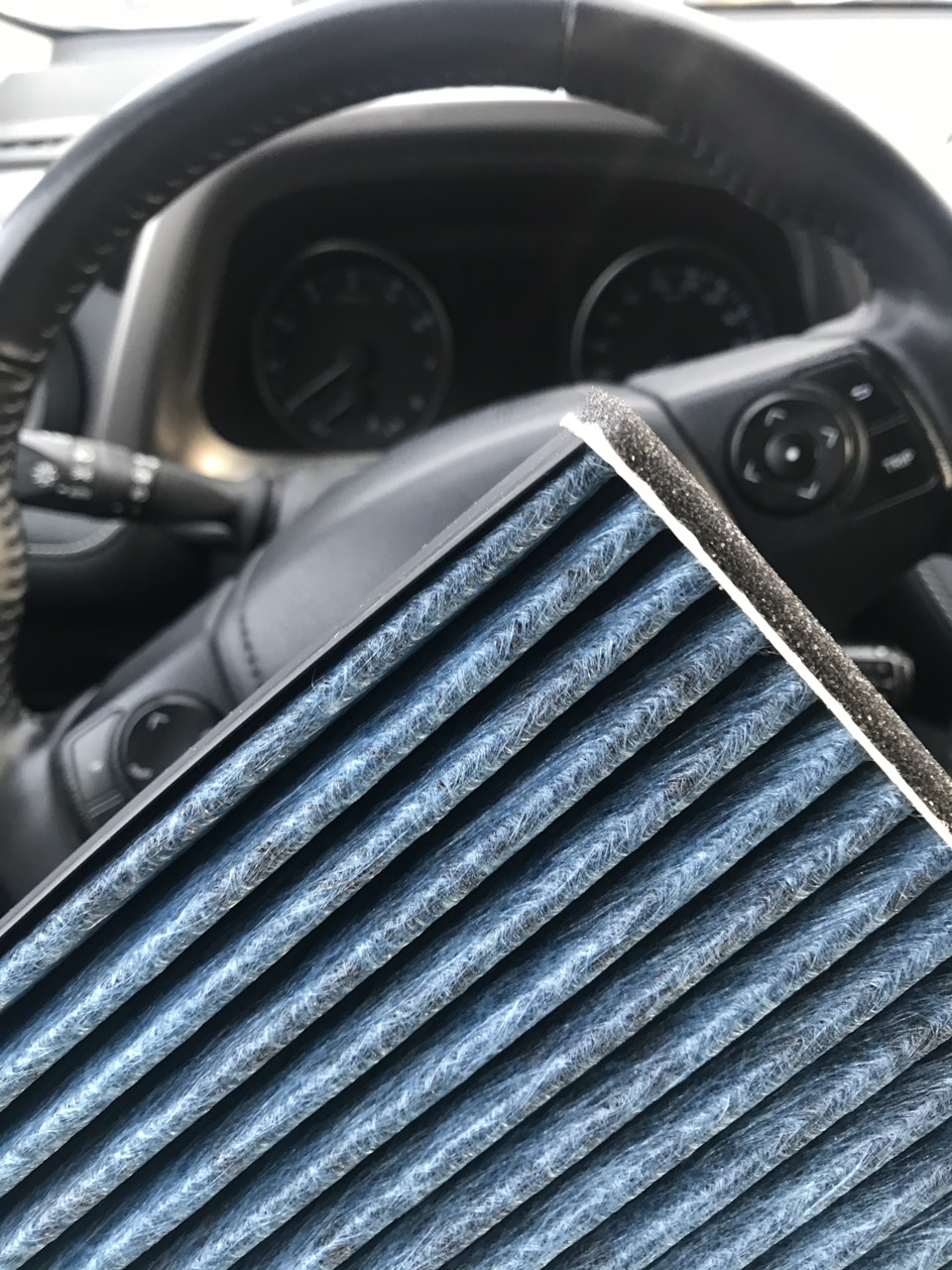 Фото в бортжурнале Toyota RAV4 (IV)