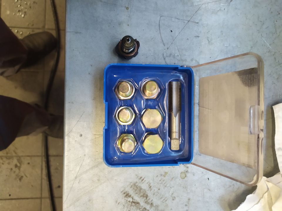 Восстановление резьбы в поддоне картера — Volkswagen Sharan (1G), 1,9 л ...