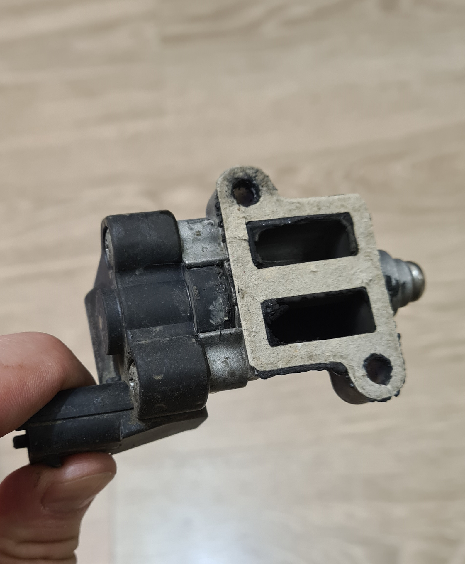 Клапан холостого хода хендай i40. Датчик холостого хода двигателя. 0 2008. Клапан холостого хода туксон 2. Хендай туссон 2008 2 0 л датчик холостого хода.