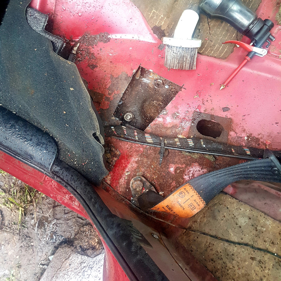 Болт на 15 нижнего рычага не откручивается — Alfa Romeo 156, 1,8 л ...