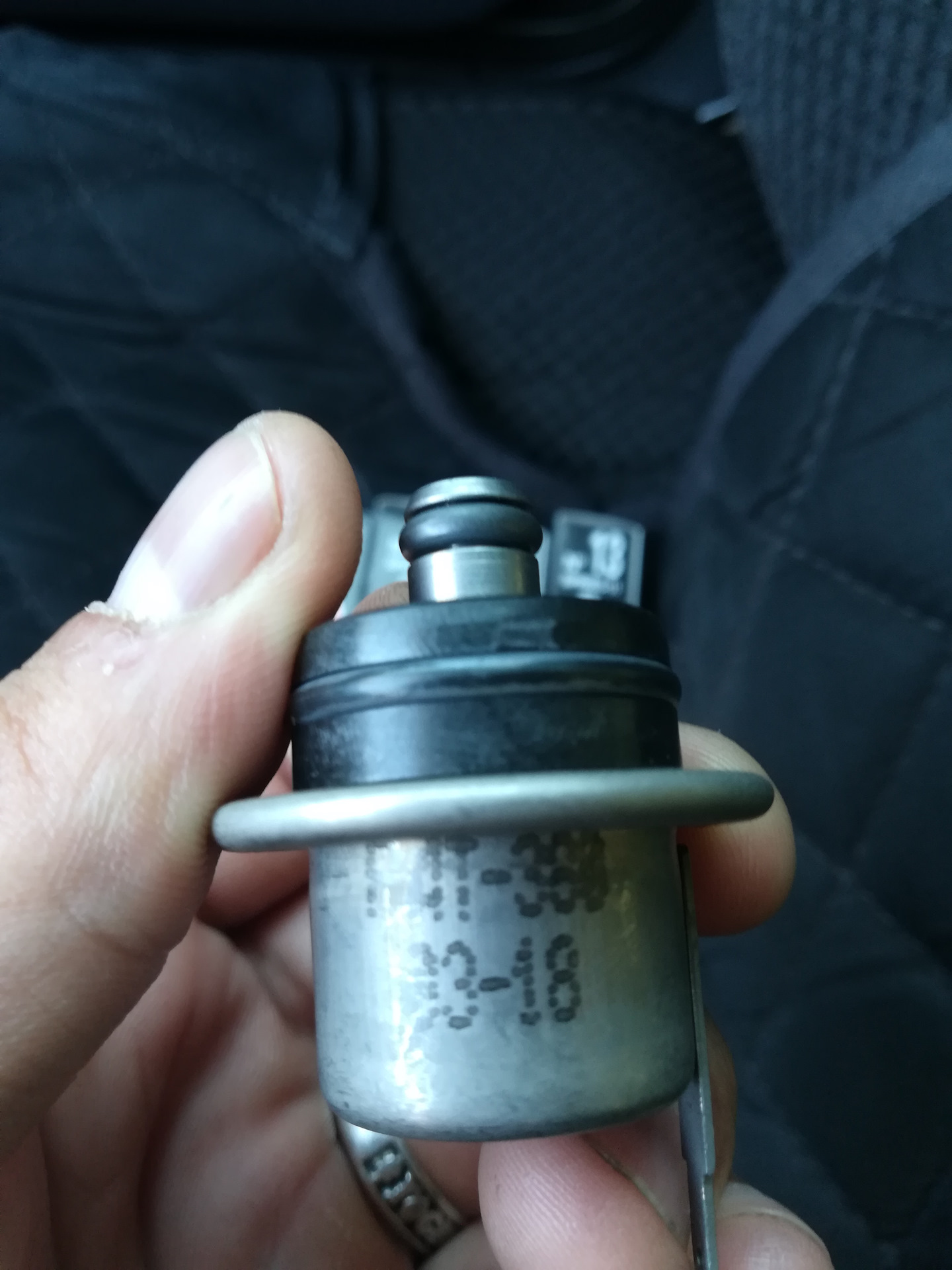 Топливный клапан ваз 2115 инжектор. Датчик РДТ ВАЗ 2114. РДТ ВАЗ 2114 1.6 8кл. Датчик регулятора давления топлива ВАЗ 2114. Регулятор топлива ВАЗ 2114 1.5.