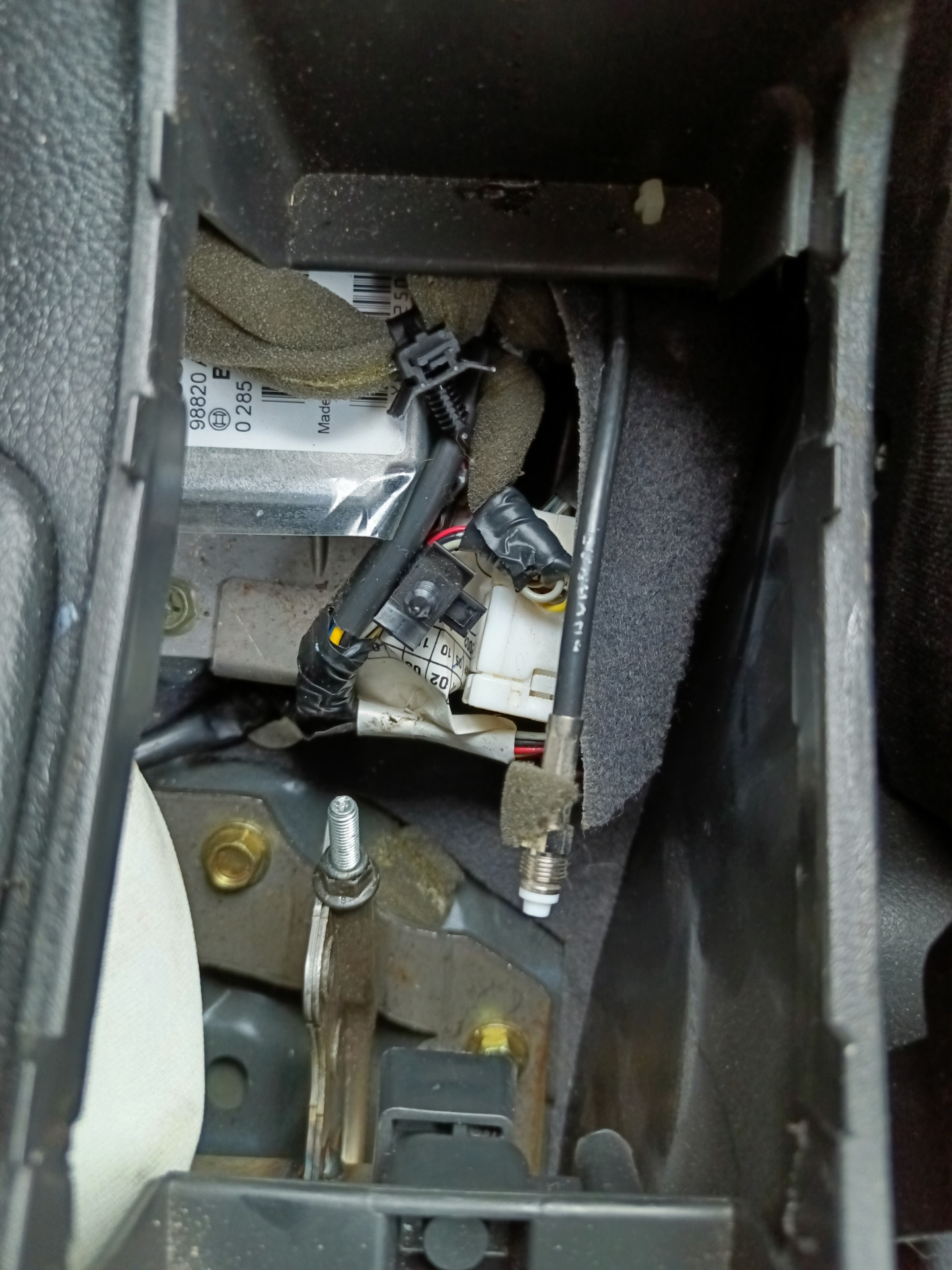 Вопрос. Торчит трос. — Nissan Primera (P12), 2 л, 2002 года | другое ...