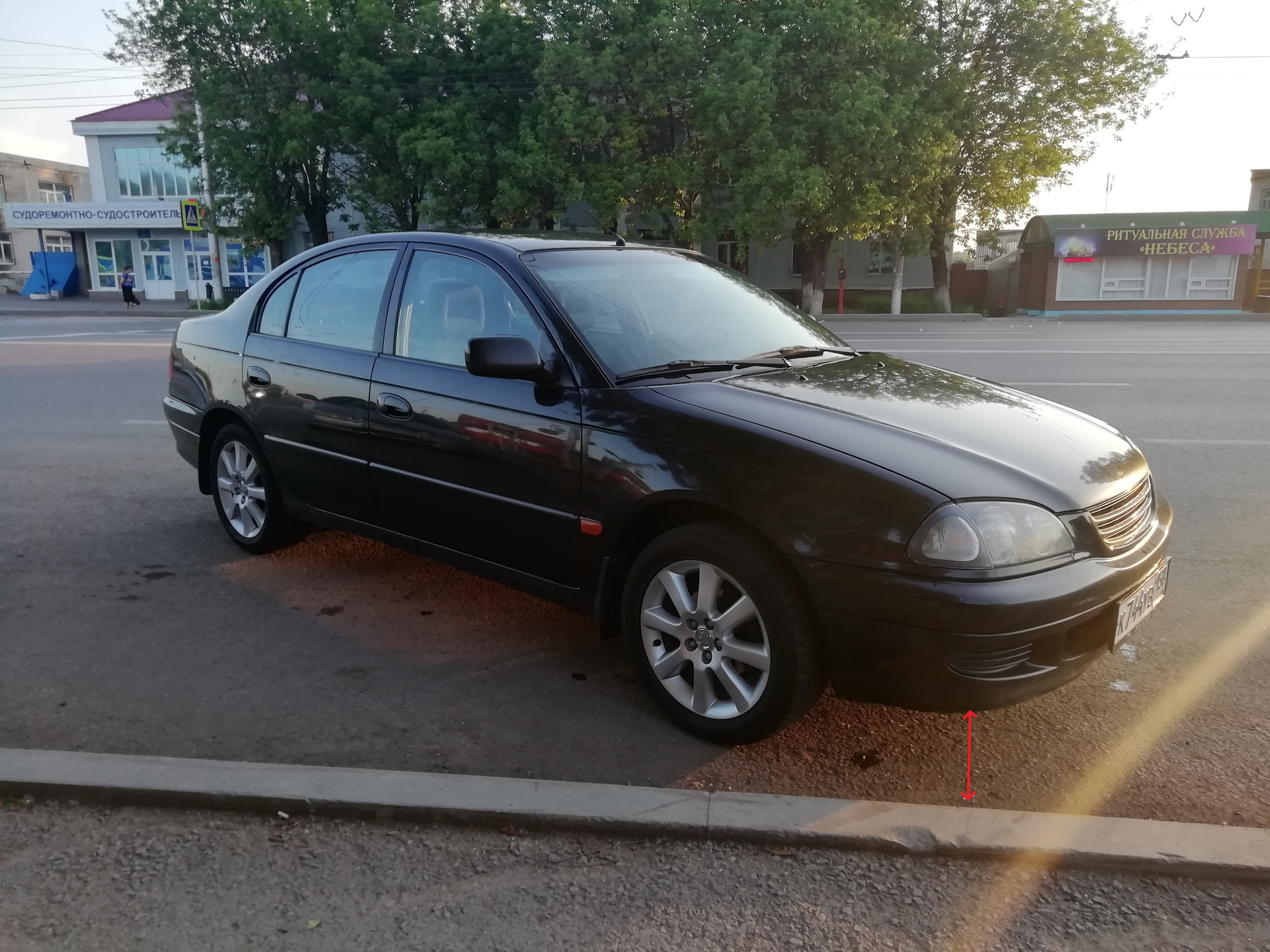 Toyota Avensis t22 черный