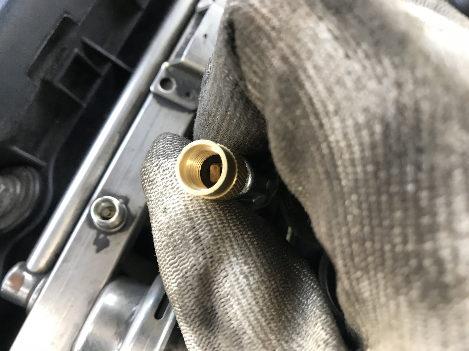 Чистка сетки бензонасоса+Замер давления в топливной рампе — BMW 3 ...