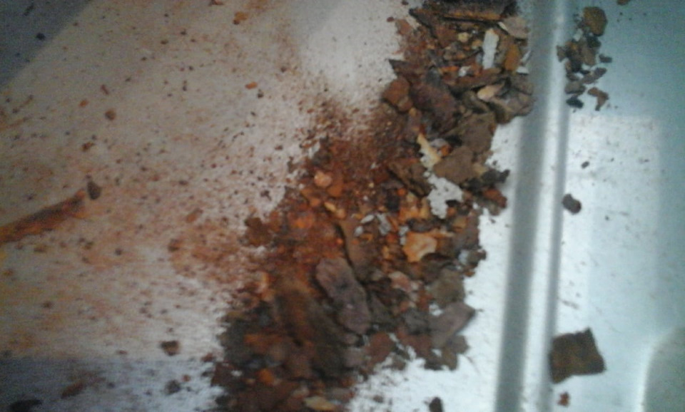 Коррозия в дверях — Lada Приора хэтчбек, 1,6 л, 2010 года | кузовной ...