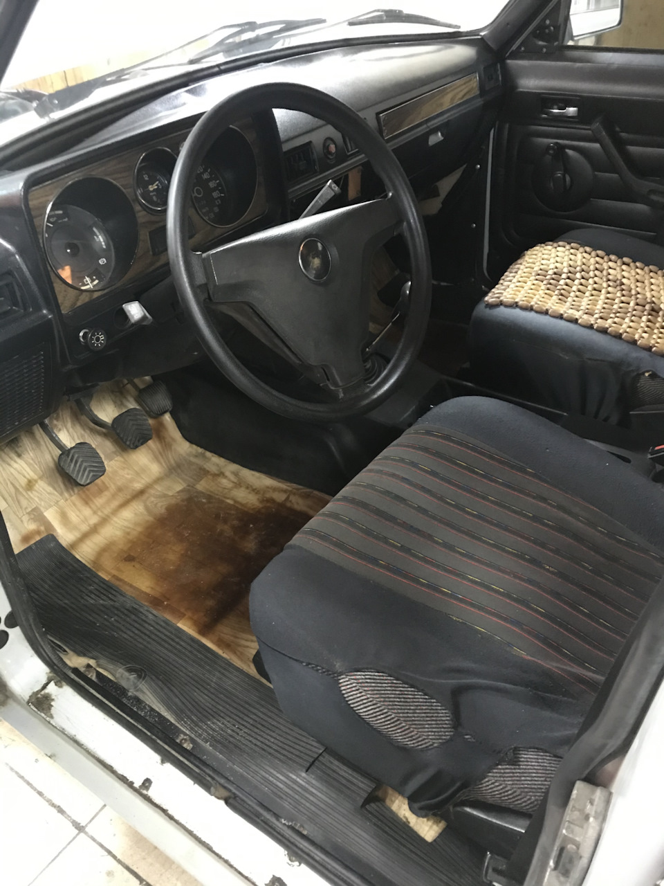 -6- Салон. Замена линолеума на ковролин, ремонт пластика — ГАЗ 31029, 2 ...