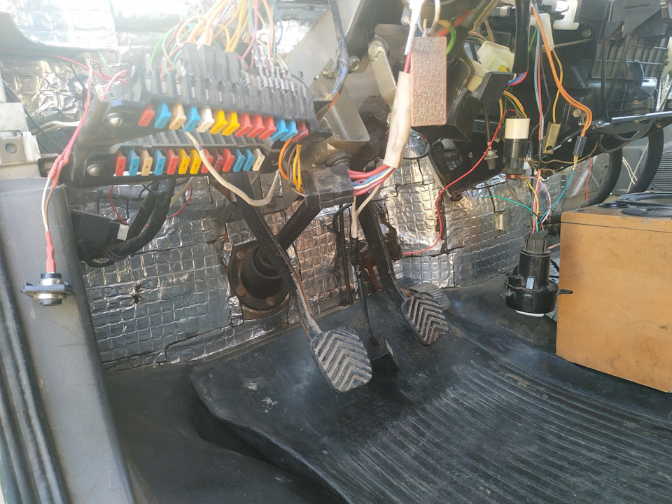 Торпеда Н/о часть 2 (разборка, проклейка, установка печки, подключение ...