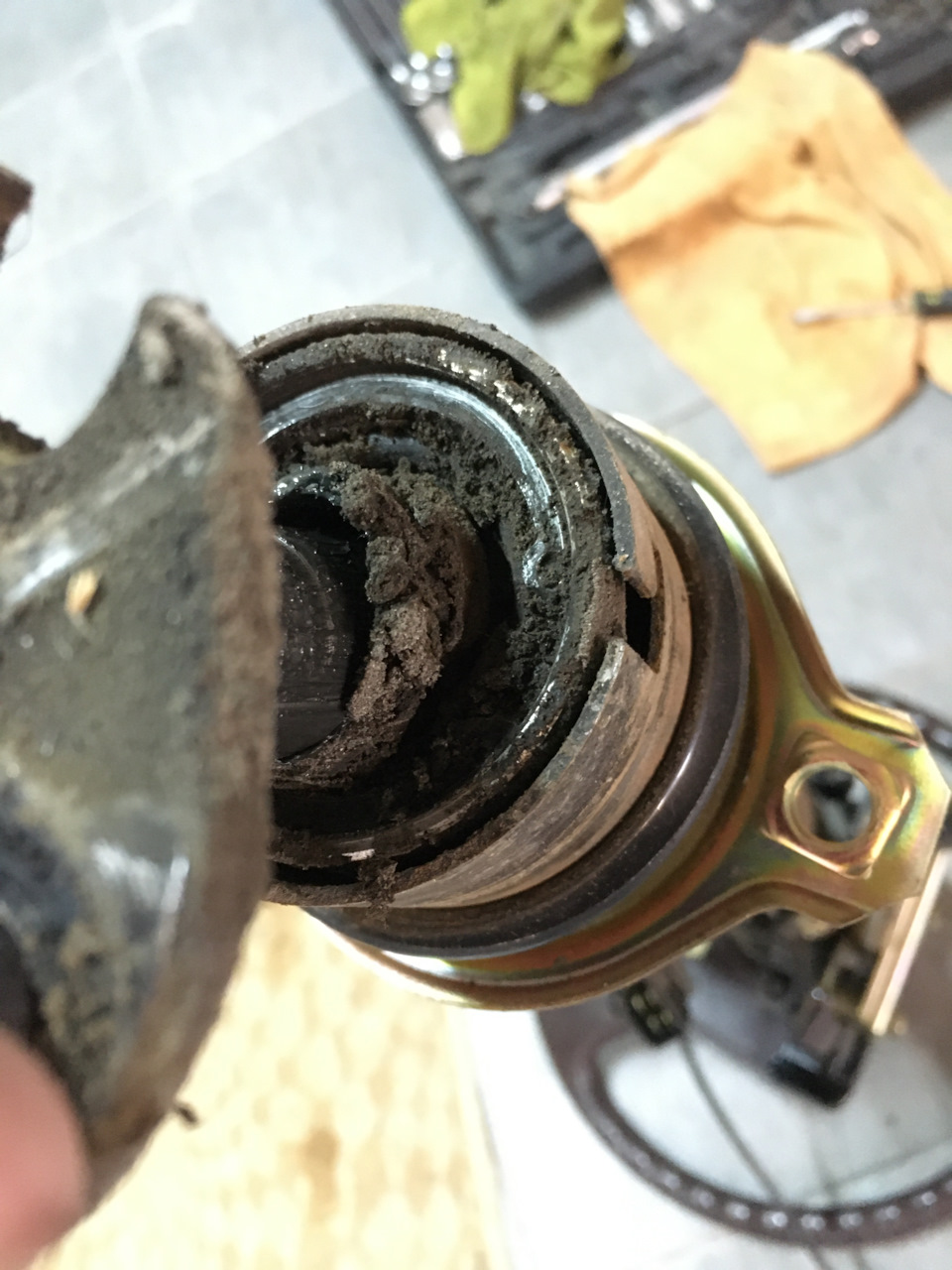 почистил и нашел — Toyota Crown (S120)