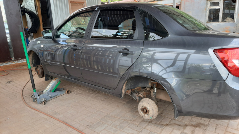 Биение в руль. Визит в шиномонтаж. — Lada Гранта, 1,6 л, 2018 года ...