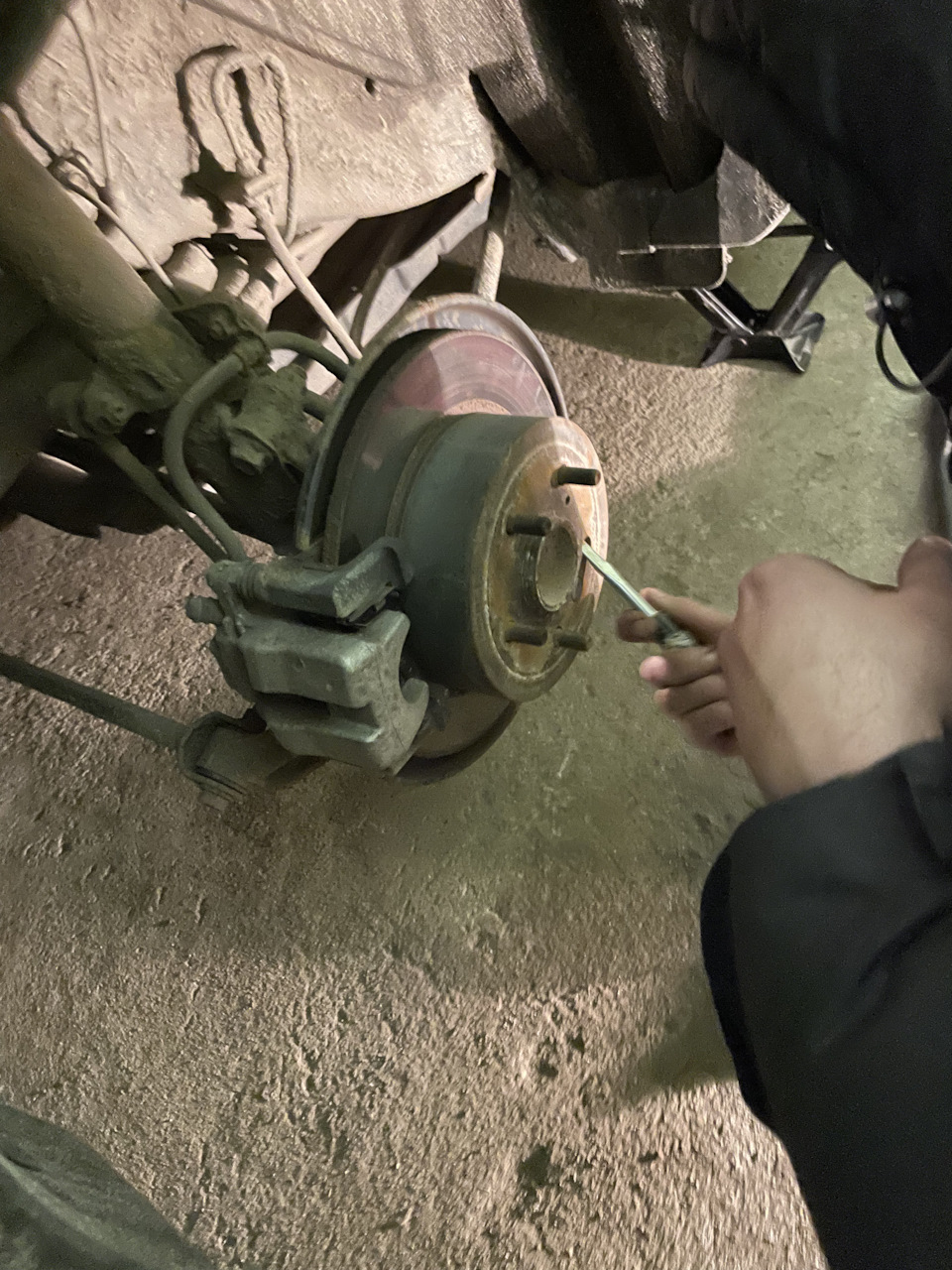 Замена сломанной шпильки — Toyota Camry (XV50), 2,5 л, 2012 года ...