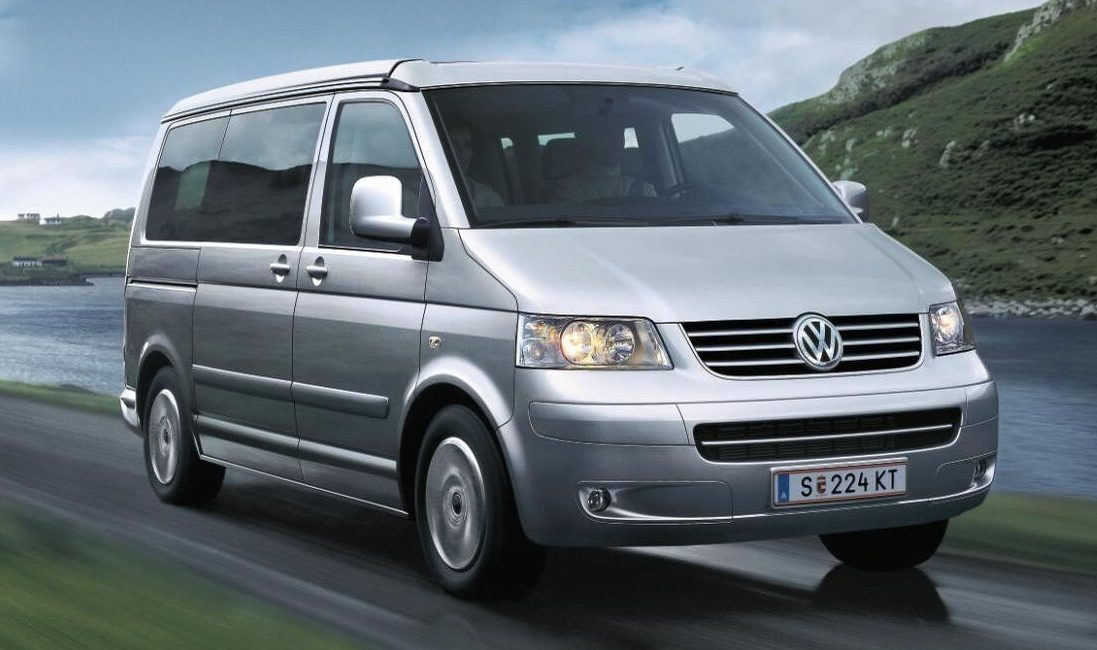 Фольксваген мультивен 3.2. Фольксваген Транспортер т5. Volkswagen t5 California. Фольксваген Мультивен пассажирский. Volkswagen микроавтобус 2021.