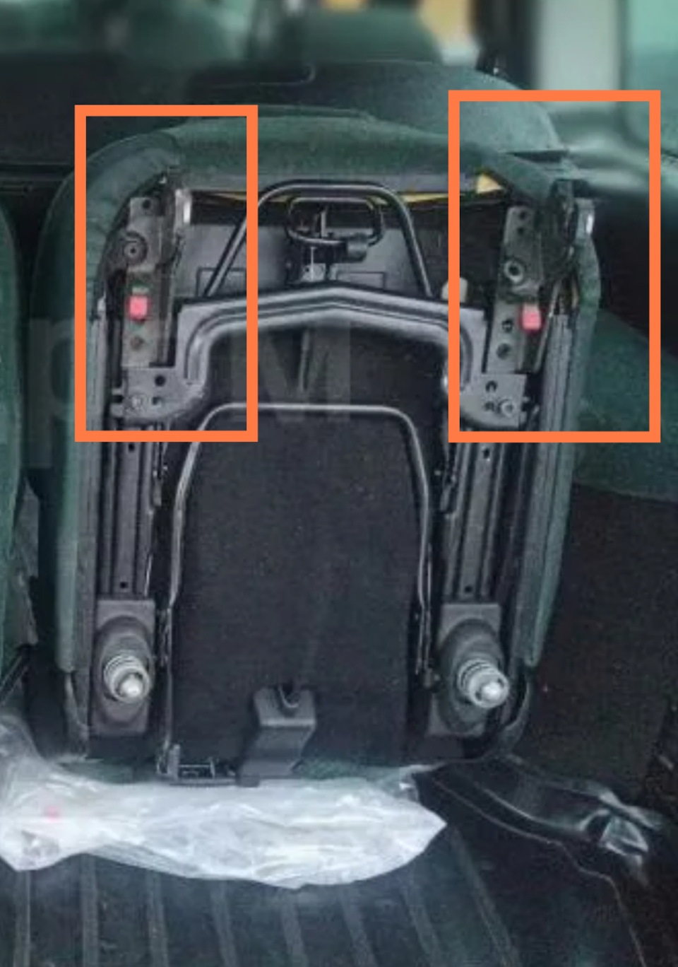 кронштейн крепления заднего сидения. 748169168r. кронштейн крепления заднего сидения. кронштейн крепления заднего сидения. фиксатор заднего сиденья рено флюенс.