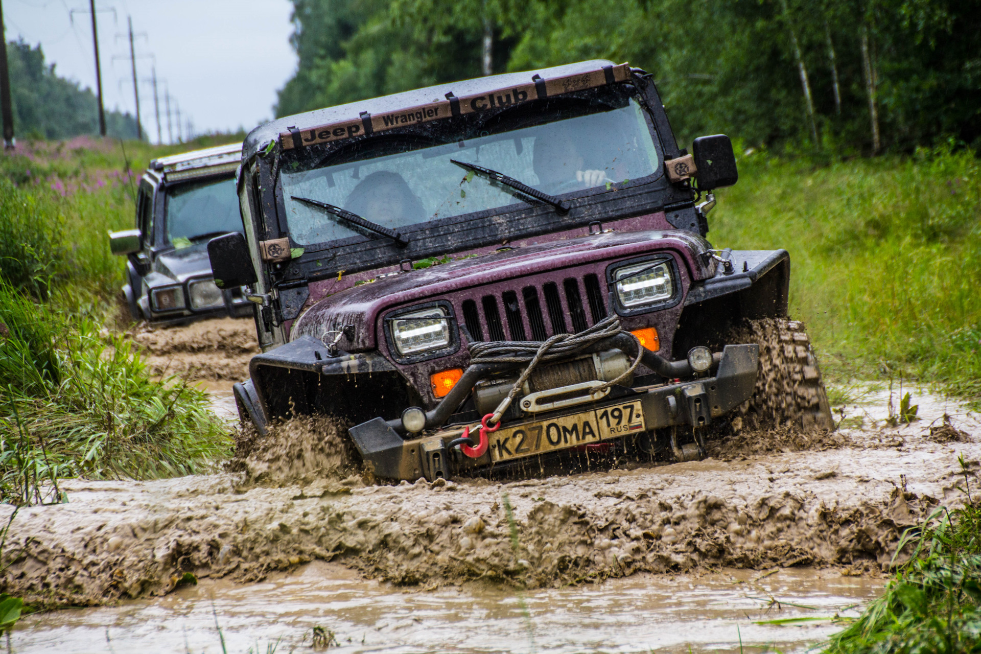 Jeep Wrangler 4 в грязи