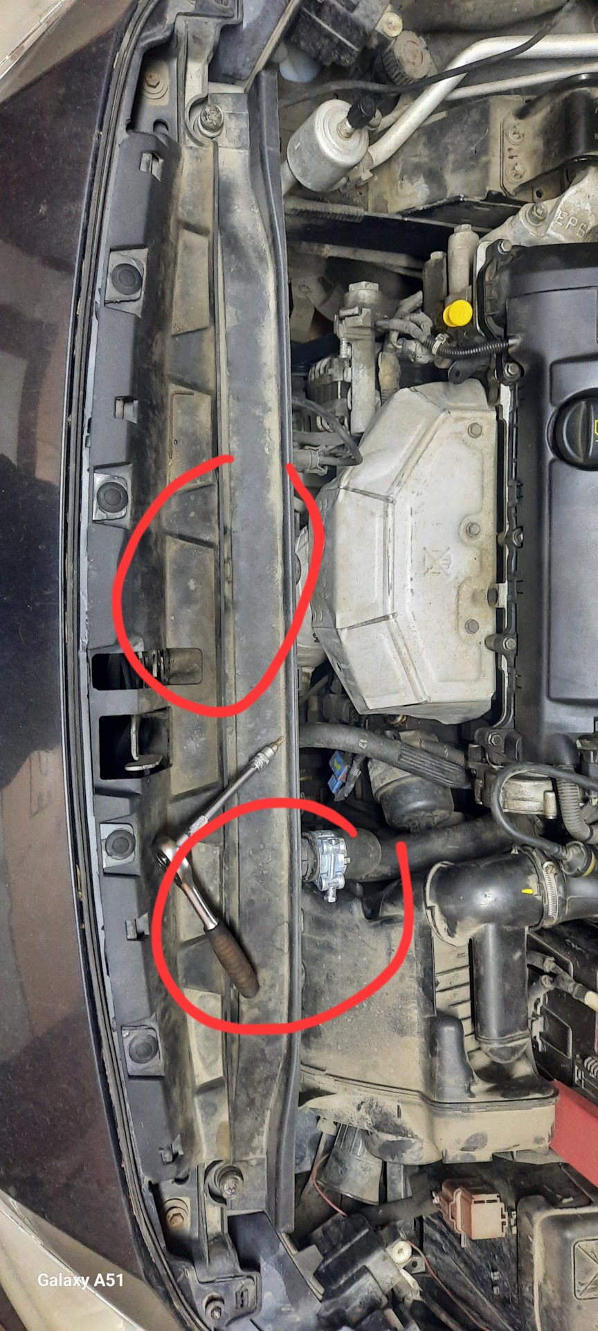 30.09.2024 замена радиатора охлаждения — Peugeot 408 (1G), 1,6 л, 2013 ...