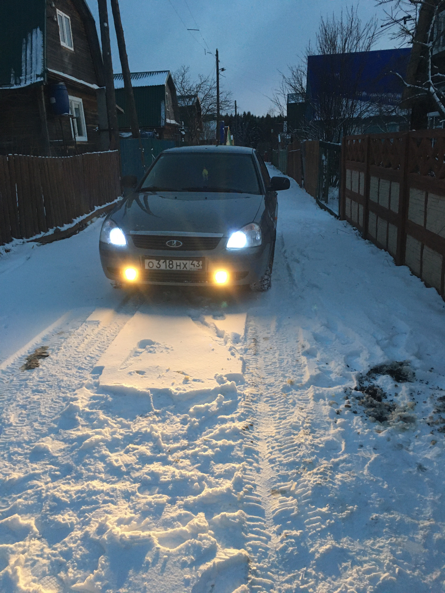 Широкие номерные рамки — Lada Приора седан, 1,6 л, 2011 года ...