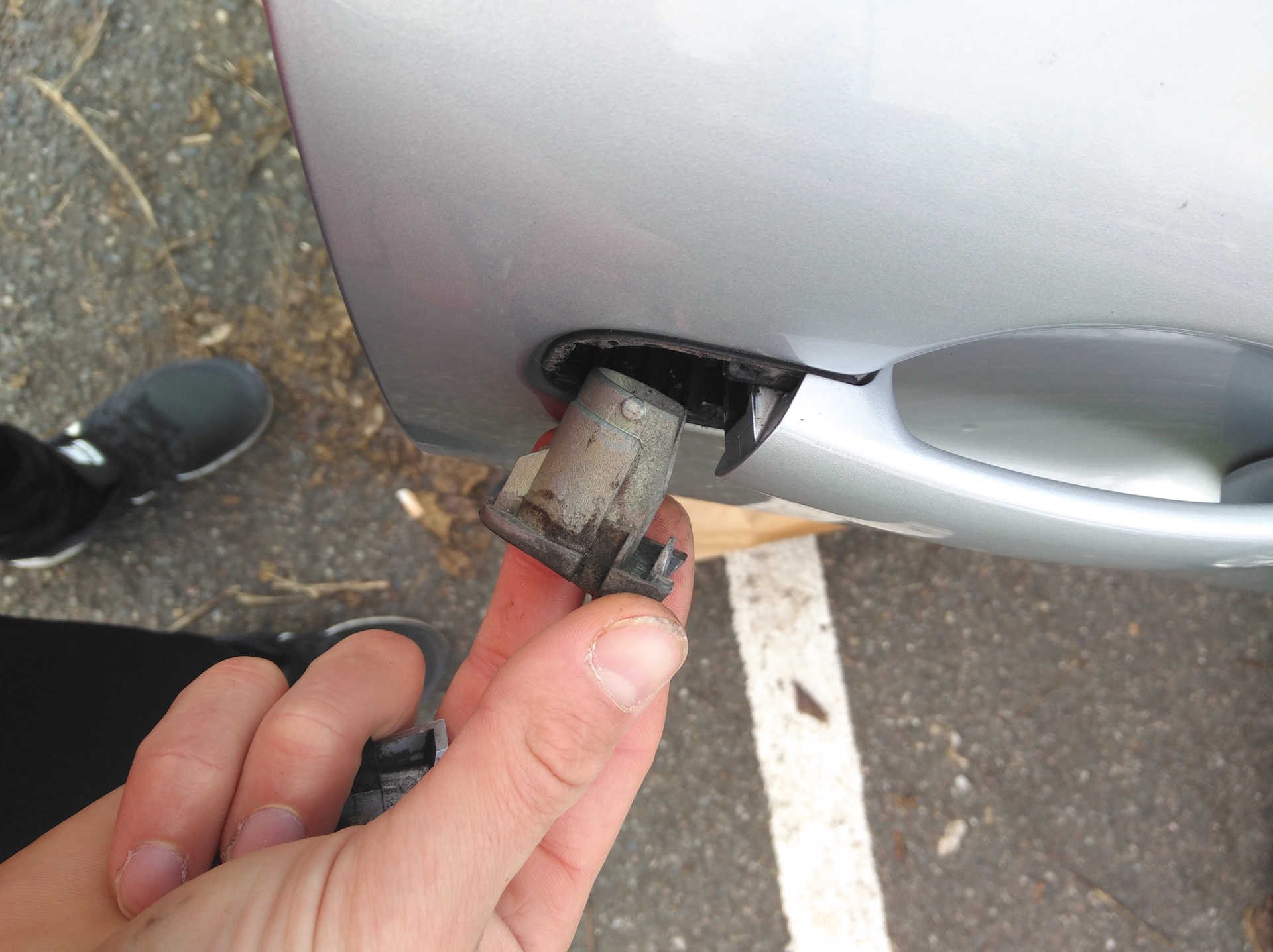 Демонтаж дверного замка с водительской, пасажирской двери Seat Leon 1P1 ...