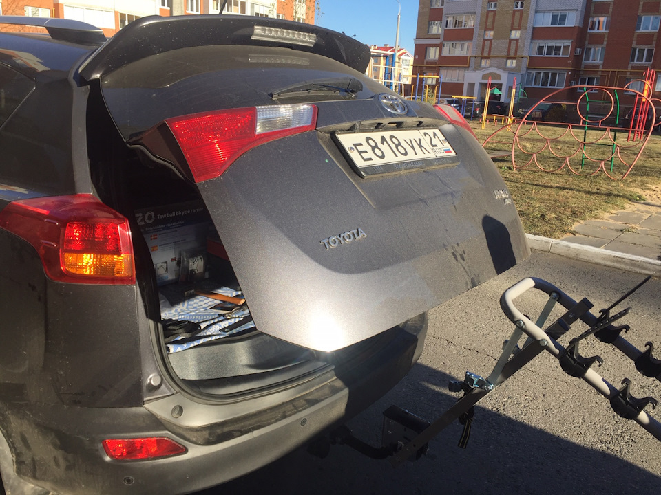 можно откинуть велокрепление и нормально открыть багажник — Toyota RAV4 (IV)