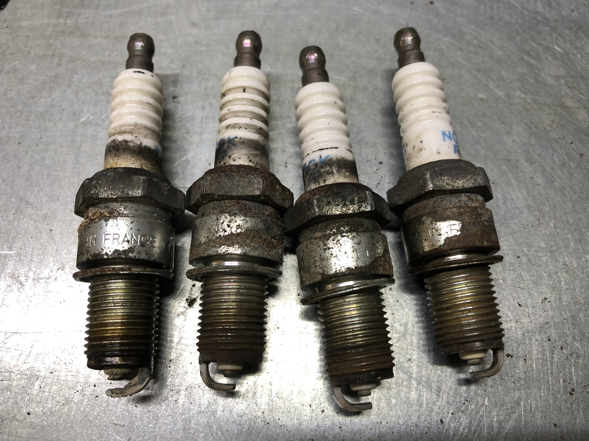 левая свеча длиной 10 см