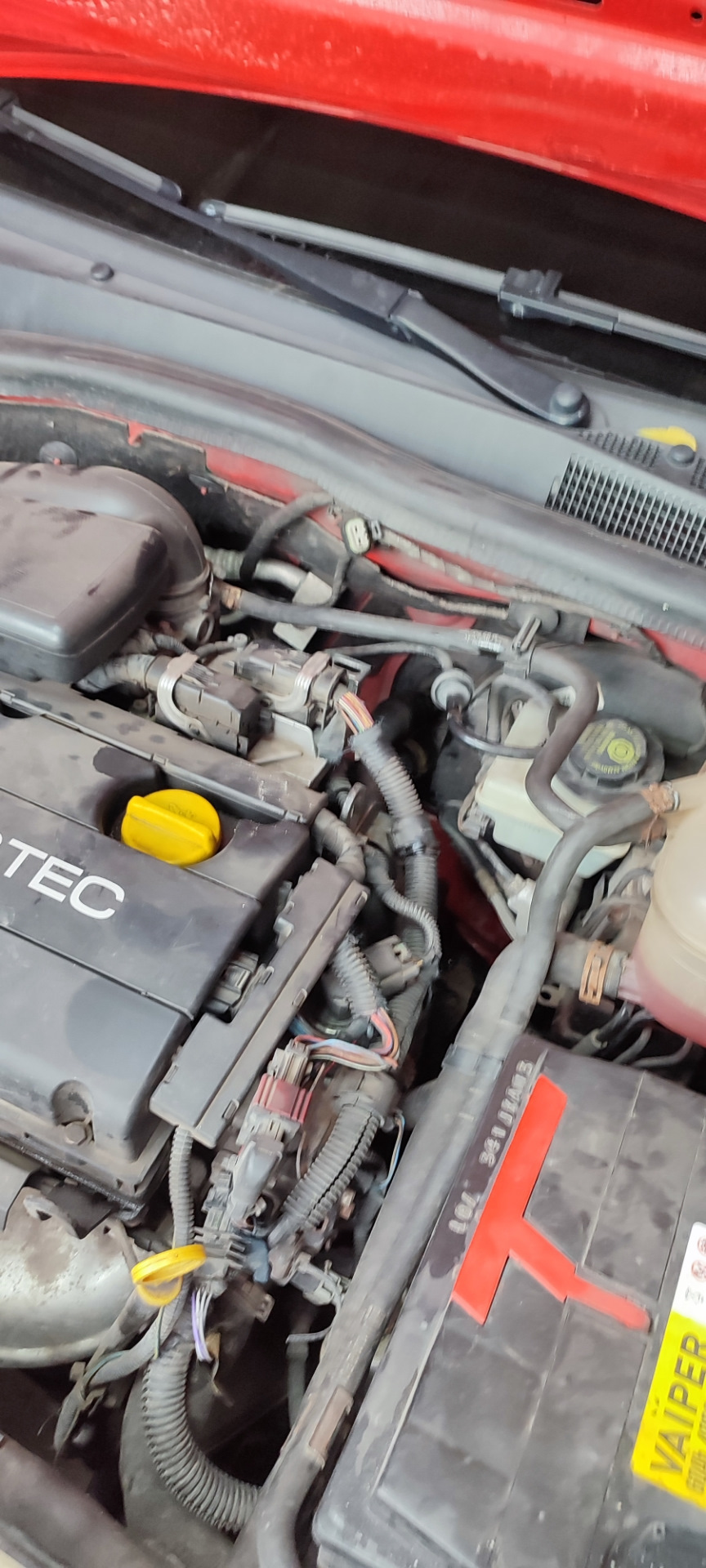 Замучила меня течь антифриза с патрубка радиатора печки. — Opel Astra H ...