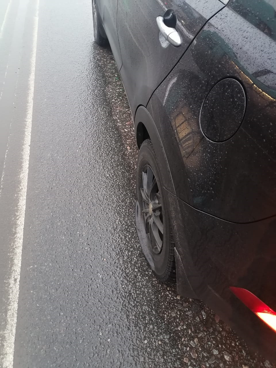 Боковой порез покрышки — KIA Sportage (3G), 2 л., 2015 года | поломка ...