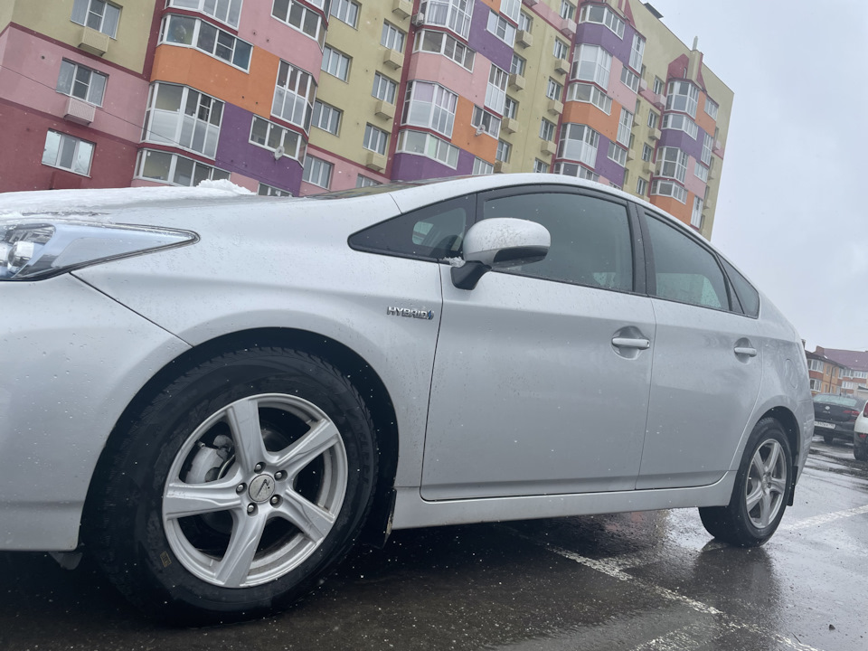 Стремительные поворотники с видео — Toyota Prius (30), 1,8 л, 2009 года ...