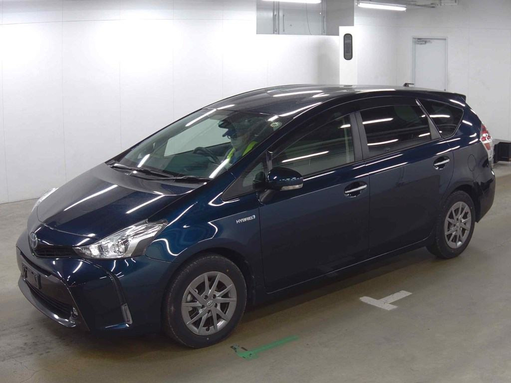 Toyota Prius Alpha 2014