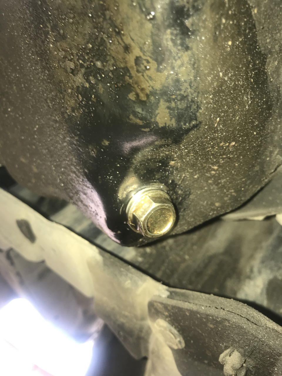 Сорвал резьбу на сливной пробке масляного поддона — Mitsubishi Lancer X ...