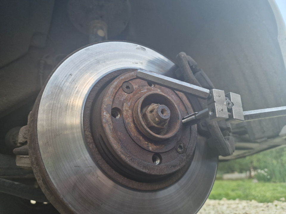 Ремонт резьбы в ступице переднего колеса — Lada Ларгус, 1,6 л, 2014 ...