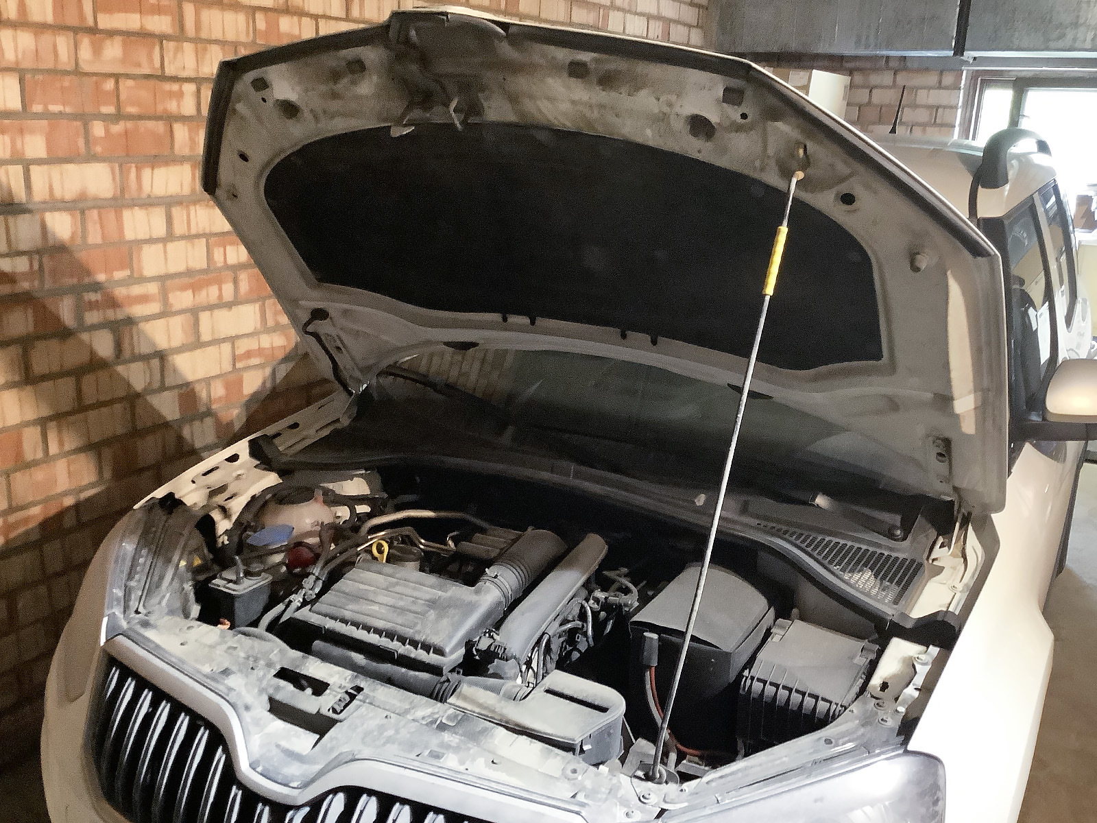 Мойка под капотом своими руками — Skoda Yeti, 1,4 л., 2016 года ...