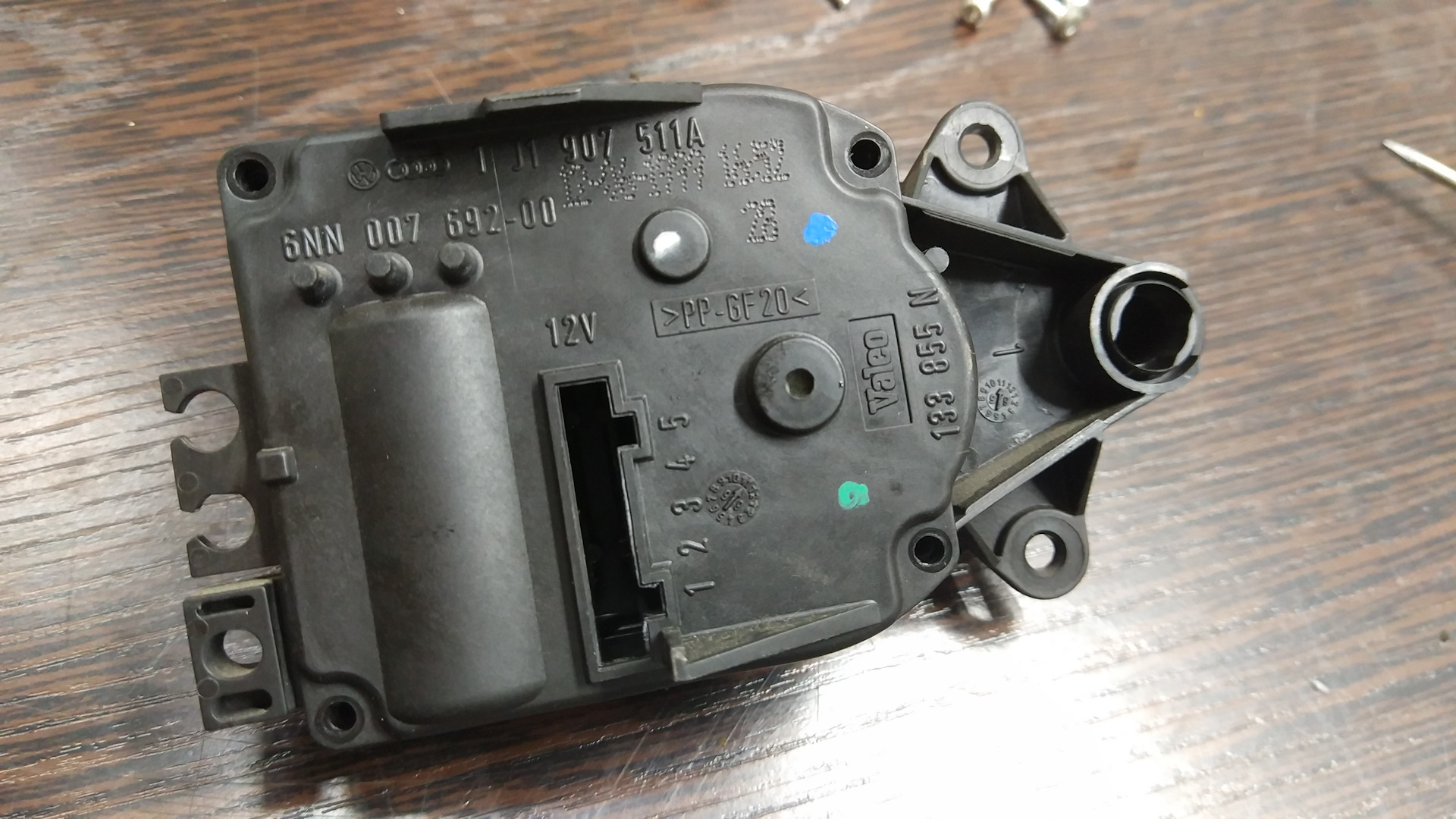 Тросик сервопривода печки срв 3. Сервопривод двери хонда фит. Сервопривод печки bmw f48. Печка хонда аккорд 6. Сервопривод двери хонда фит.