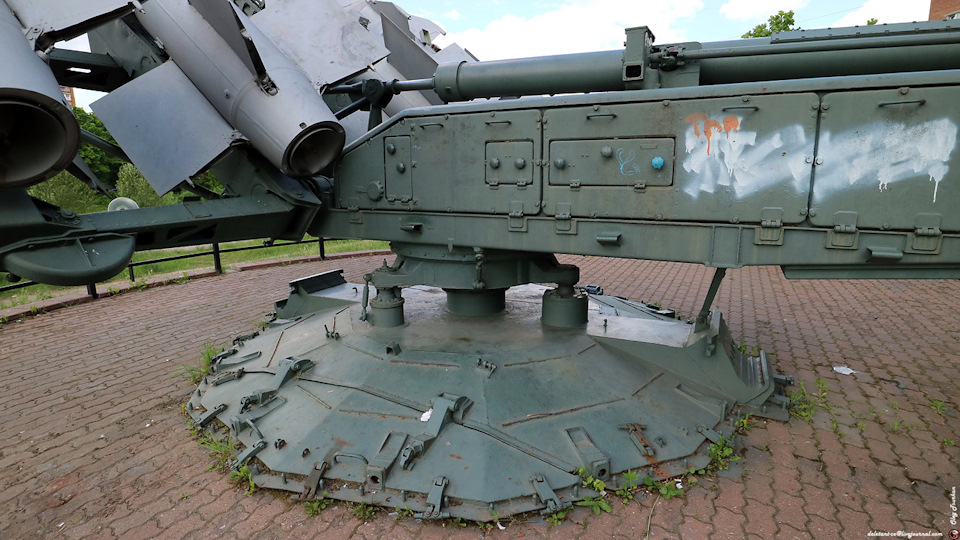Памятник создателям ракетного щита России. 