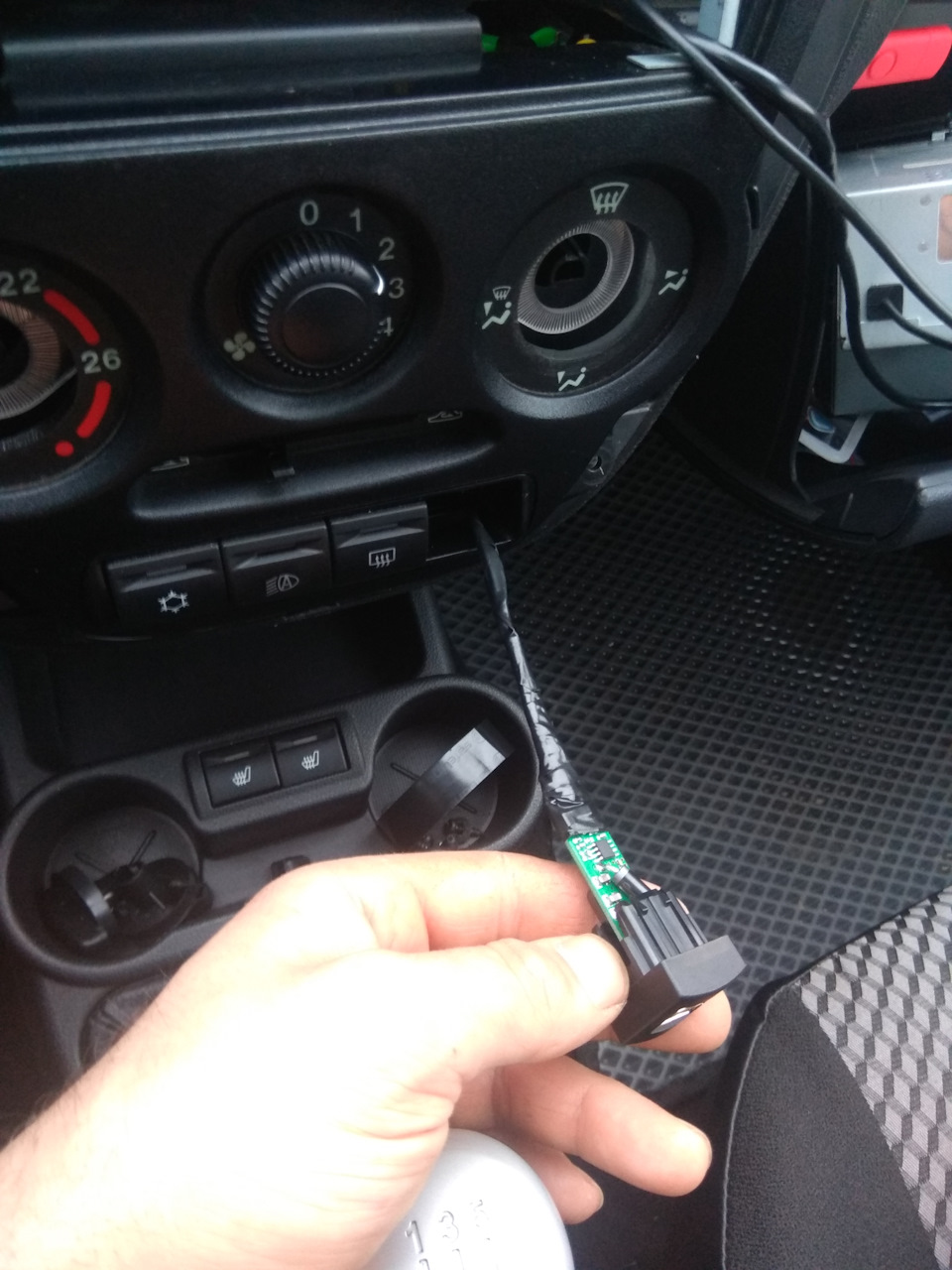 Usb зарядное устройство для lada granta kalina 2