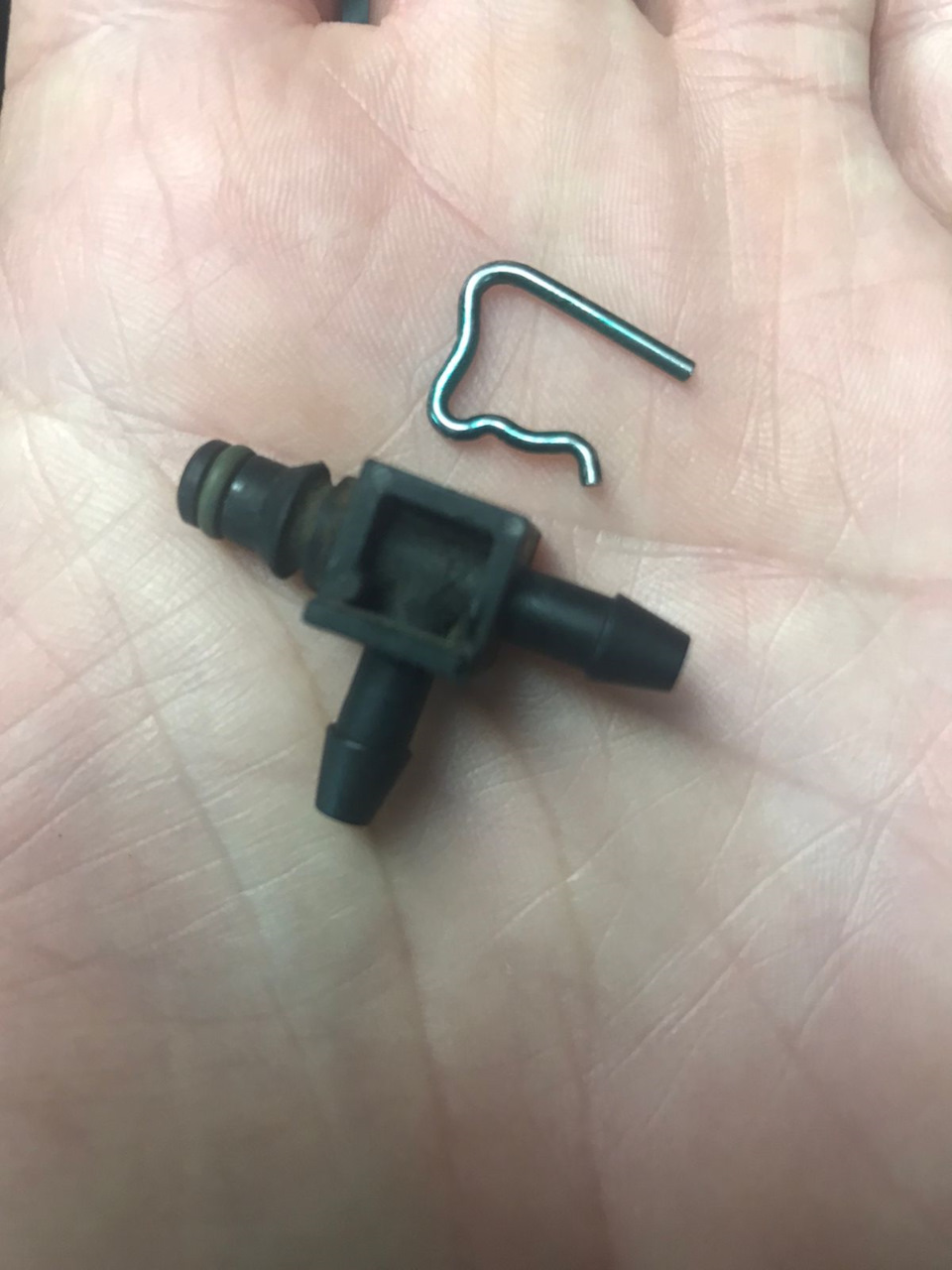 Течь топлива с обратки — Land Rover Discovery III, 2,7 л, 2006 года ...