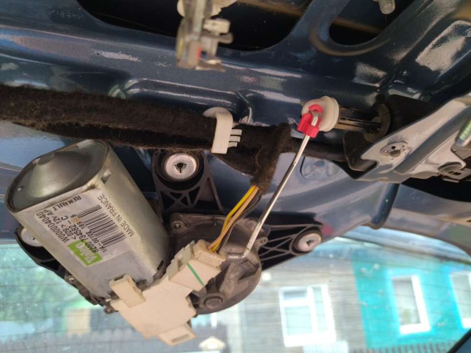 проблема замка двери багажника, ремонт. — Nissan Terrano III, 2 л, 2015 ...