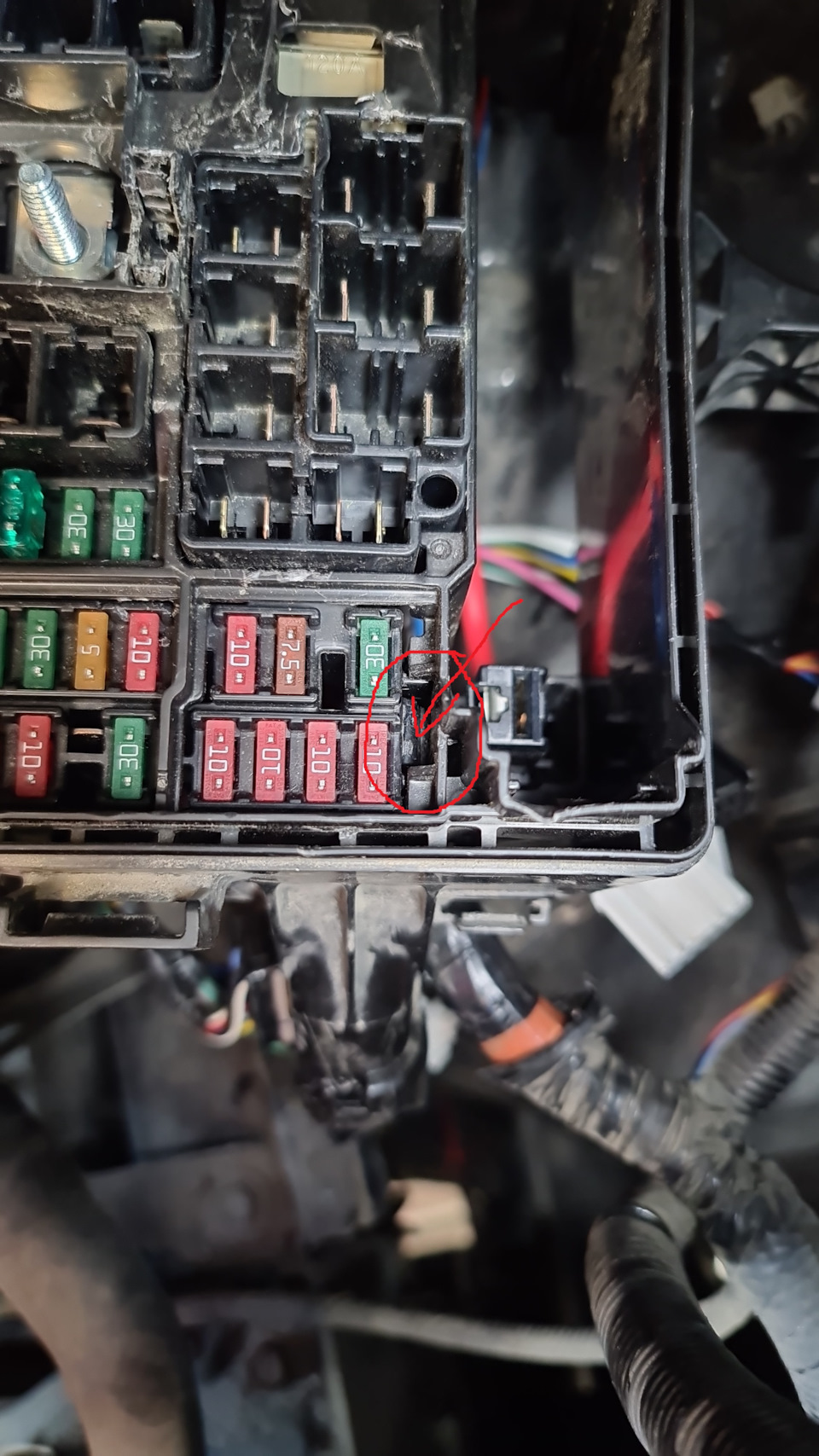 Защелка 1 — Toyota Vellfire (2G)