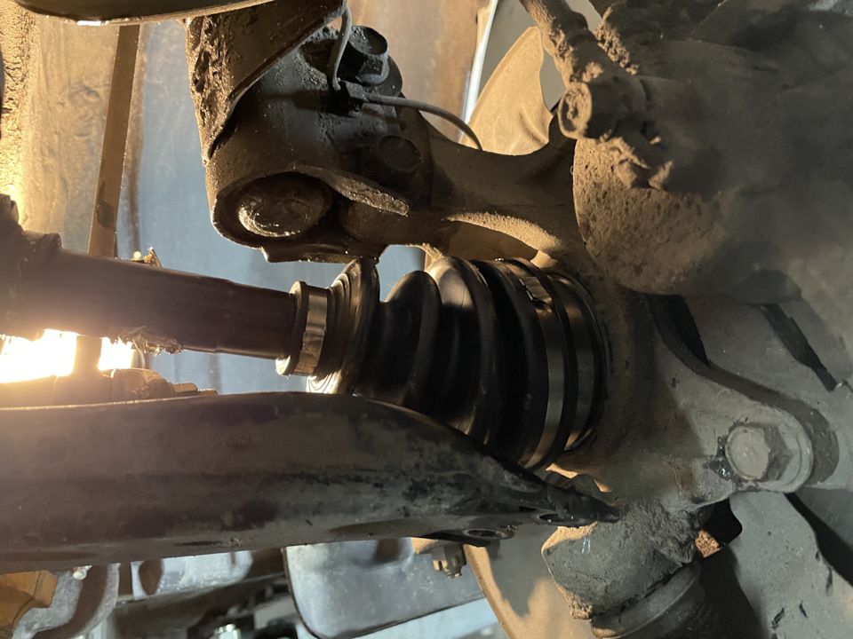 Замена наружной гранаты — Toyota Camry (XV50), 2,5 л, 2015 года ...