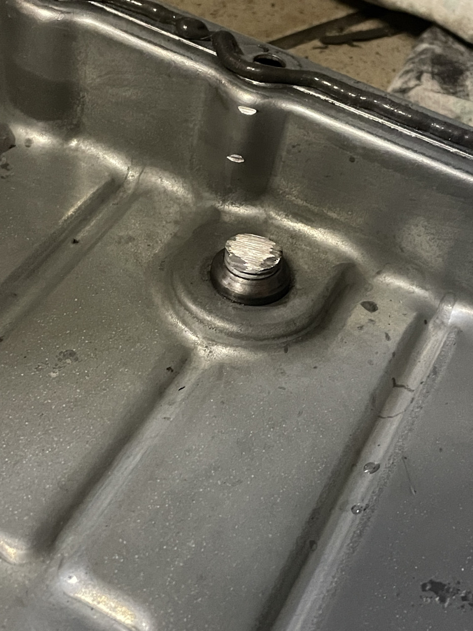 Перерезка резьбы сливной пробки АКПП — Toyota Mark II (100), 2,5 л ...