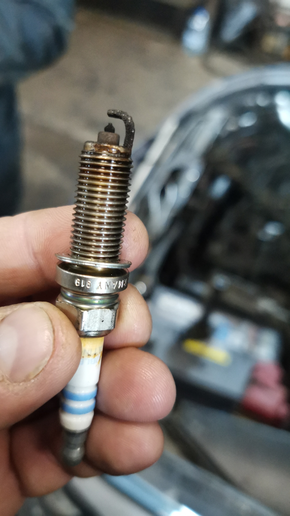 Замена свечей, аккумулятора и катушки — Nissan Teana (J32), 2,5 л, 2008 ...