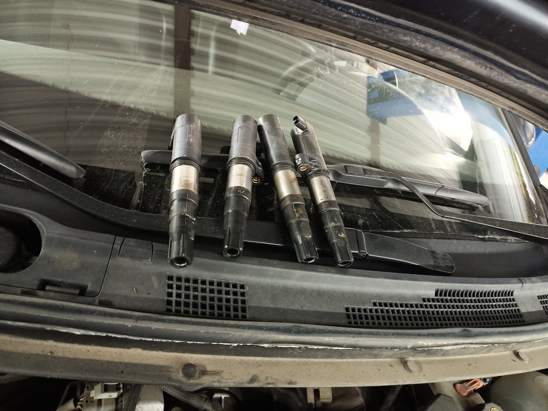 Замена на Nissan Almera G15RA свечей зажигания на иридиевые Denso ...