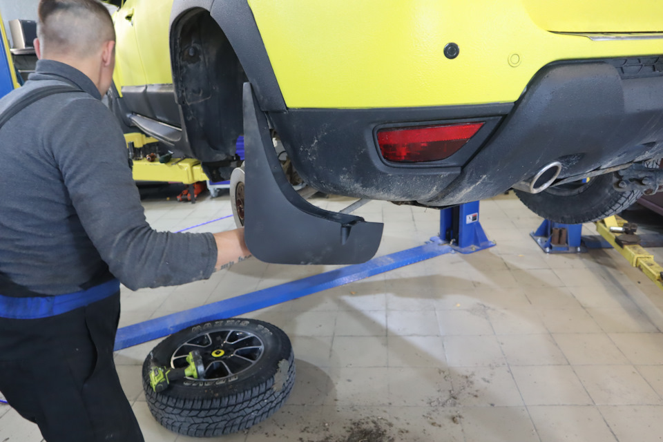 После соревнований-очередная замена брызговика, подкрылка))) — Renault ...