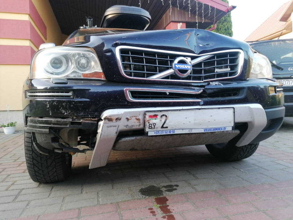 Приехали под дом. — Volvo XC90 (1G). Found on photo: A0000177512