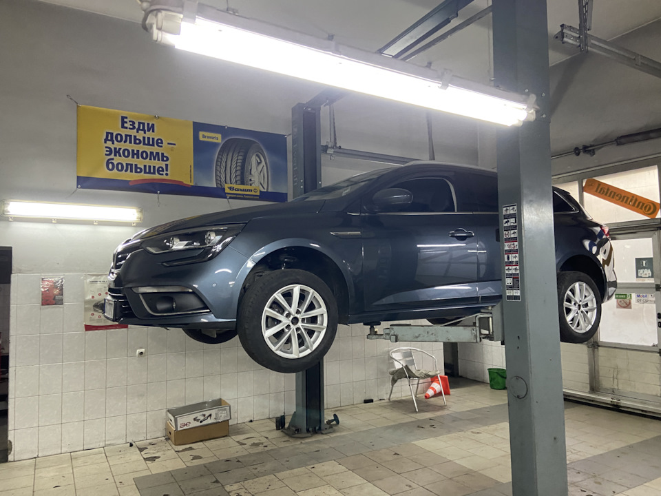 Замена тормозных колодок — Renault Megane IV, 1,5 л, 2017 года | визит ...