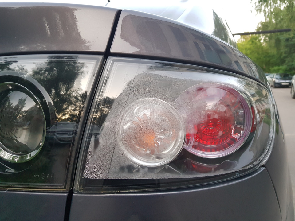 2. Запотевание заднего фонаря — Mazda 3 (1G) BK, 1,6 л, 2008 года ...