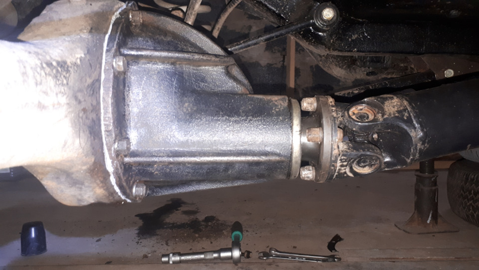 Задний редуктор Нивы — Lada 4x4 3D, 1,7 л, 1995 года | запчасти | DRIVE2