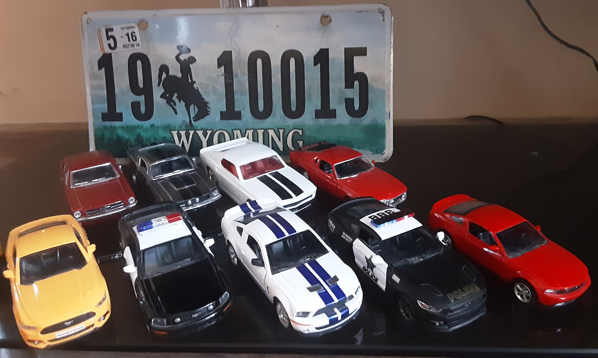 Игрушки — Ford Mustang (4G), 4,6 л, 1999 года | просто так | DRIVE2