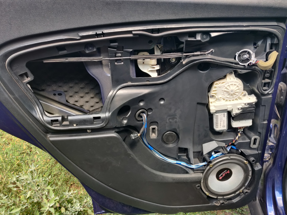 Акустика в задние двери. Art sound vs Hertz — SEAT Altea, 1,9 л, 2005 ...