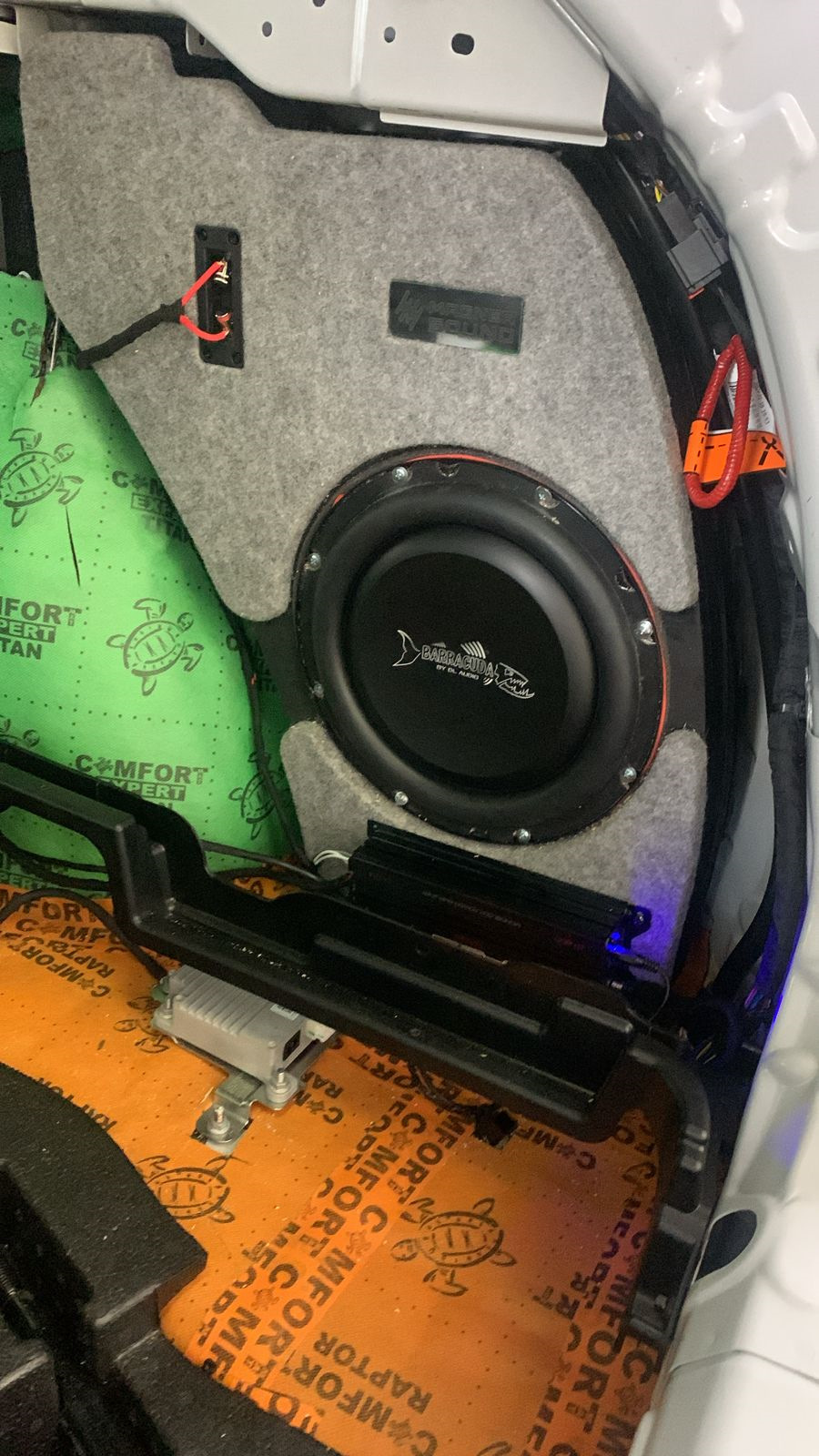 Стелс короб для сабвуфера Geely Monjaro — Geely Monjaro