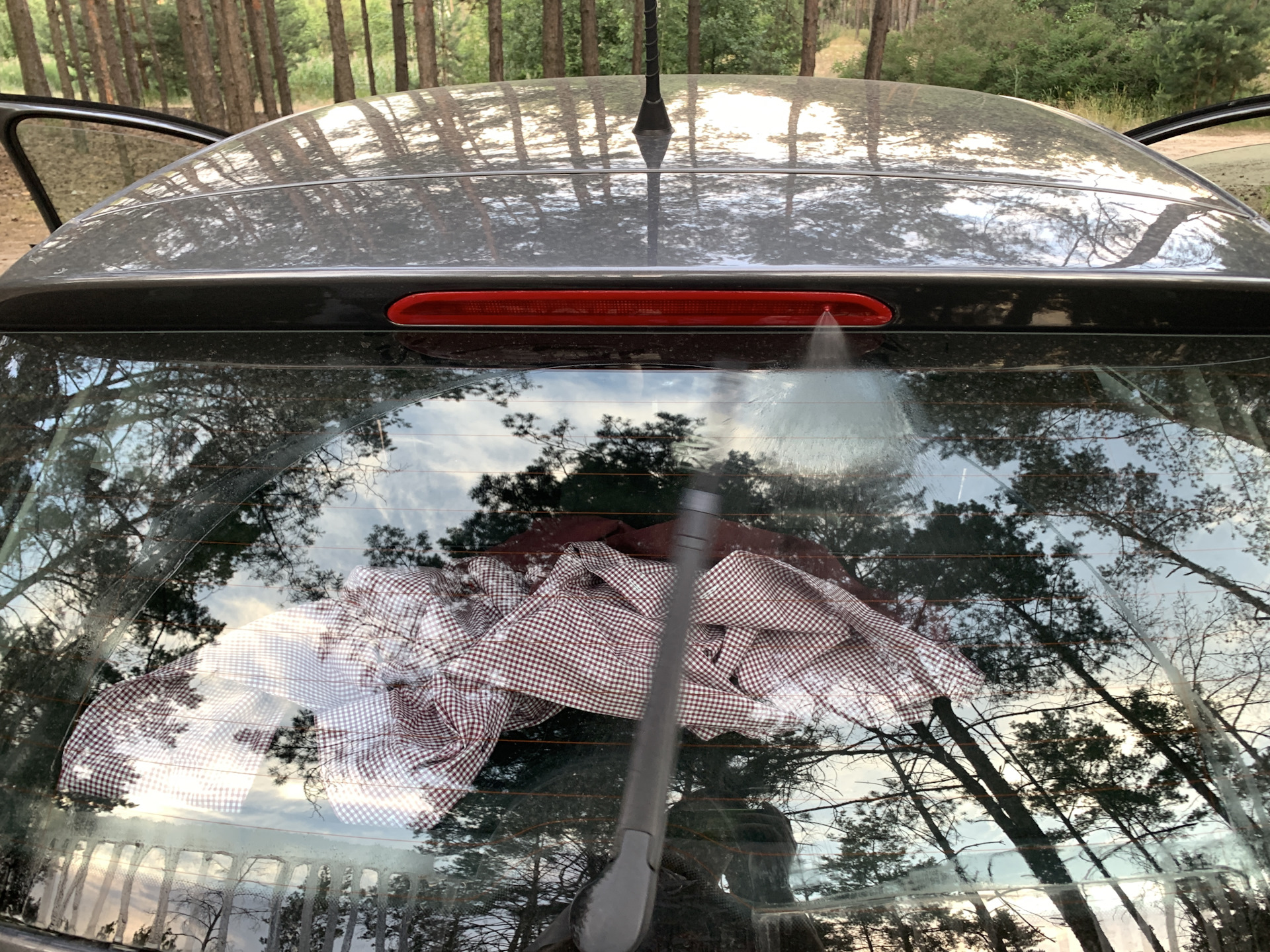 Замена форсунки заднего стекла — Volkswagen Polo Mk5, 1,4 л, 2011 года ...