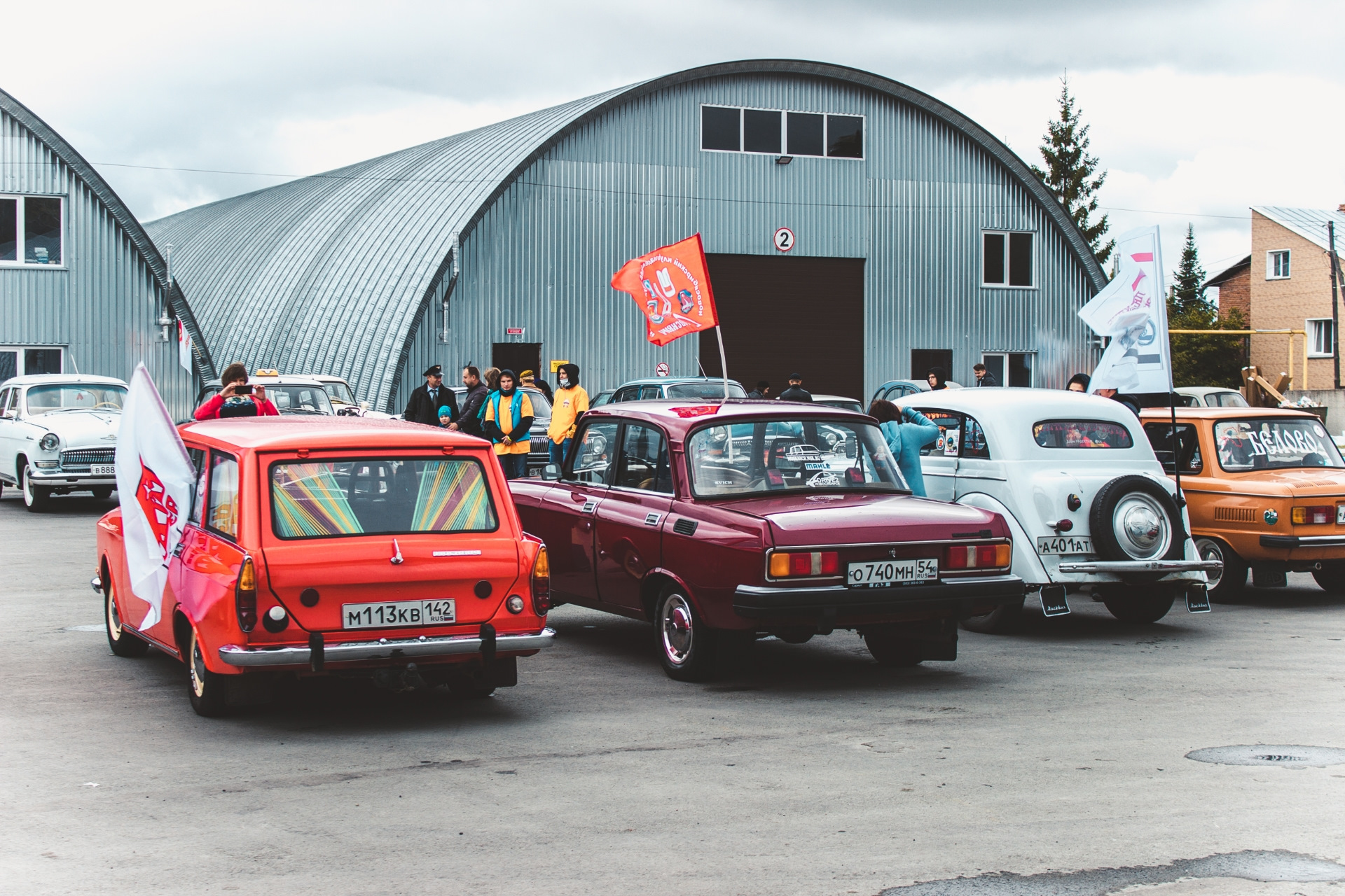 Дворец какого спорта открыли в москвиче. Когда Москвич открывает зонт.